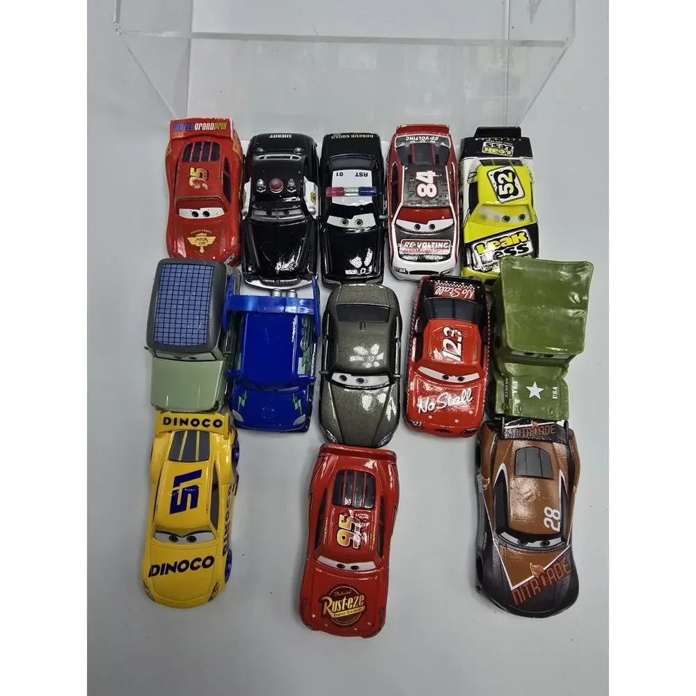 Disney/Pixar Cars Die Cast Toy Car Lot Lighting McQueen